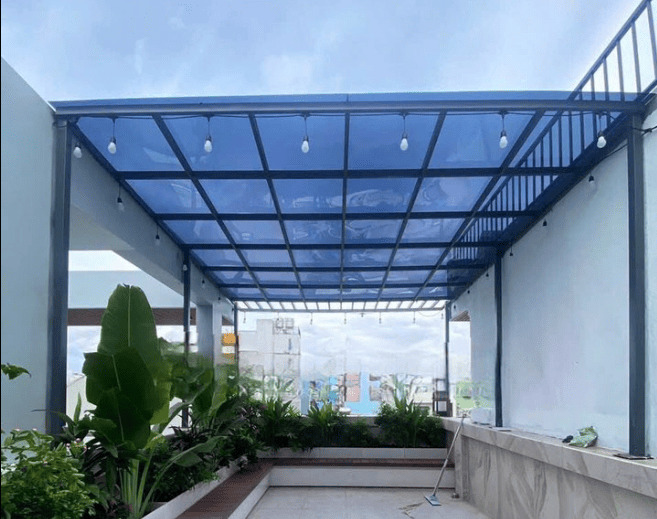 Mái kính tầng thượng chắc chắn