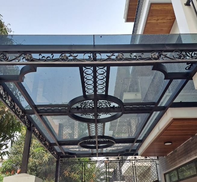 Mái kính sân trước nhà đẹp