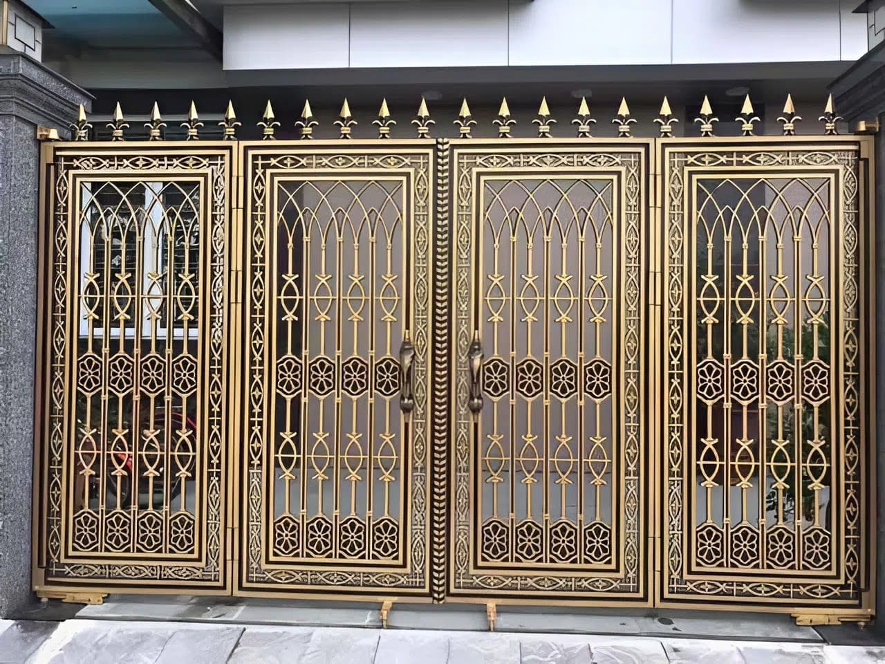 Mẫu cổng 4 cánh mũi giáo