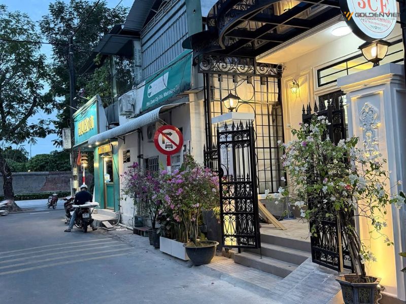 Cổng homestay sắt mỹ thuật