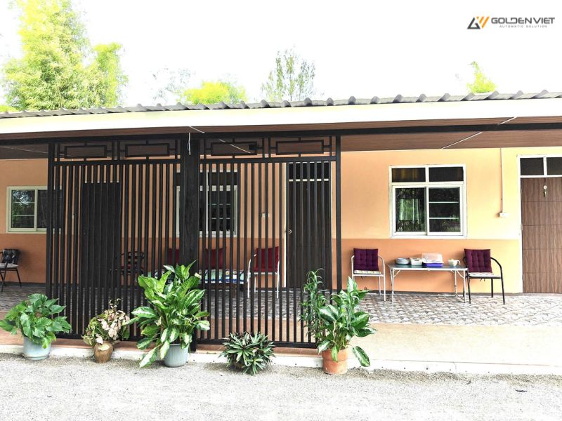 Cổng homestay trượt ngang