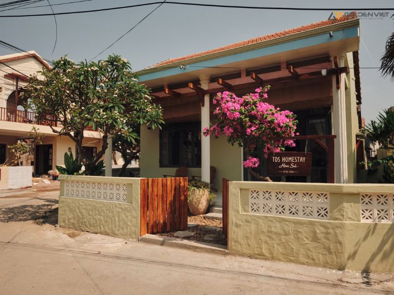 Mẫu cổng đẹp homestay phong cách vintage