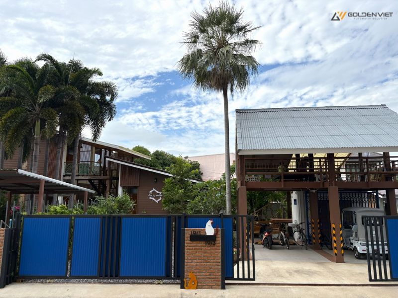 Cổng sắt homestay