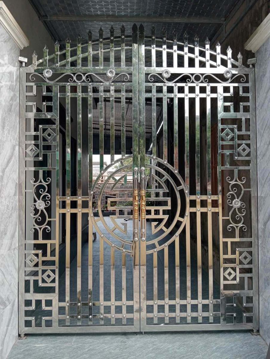 Cổng inox 2 cánh cho không gian hẹp