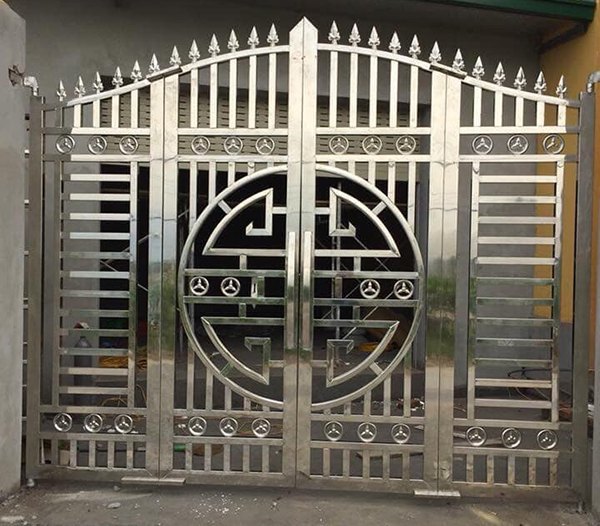 Cổng inox 4 cánh họa tiết đơn giản