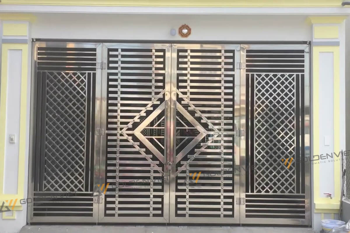 Cổng inox 4 cánh mang phong cách hiện đại