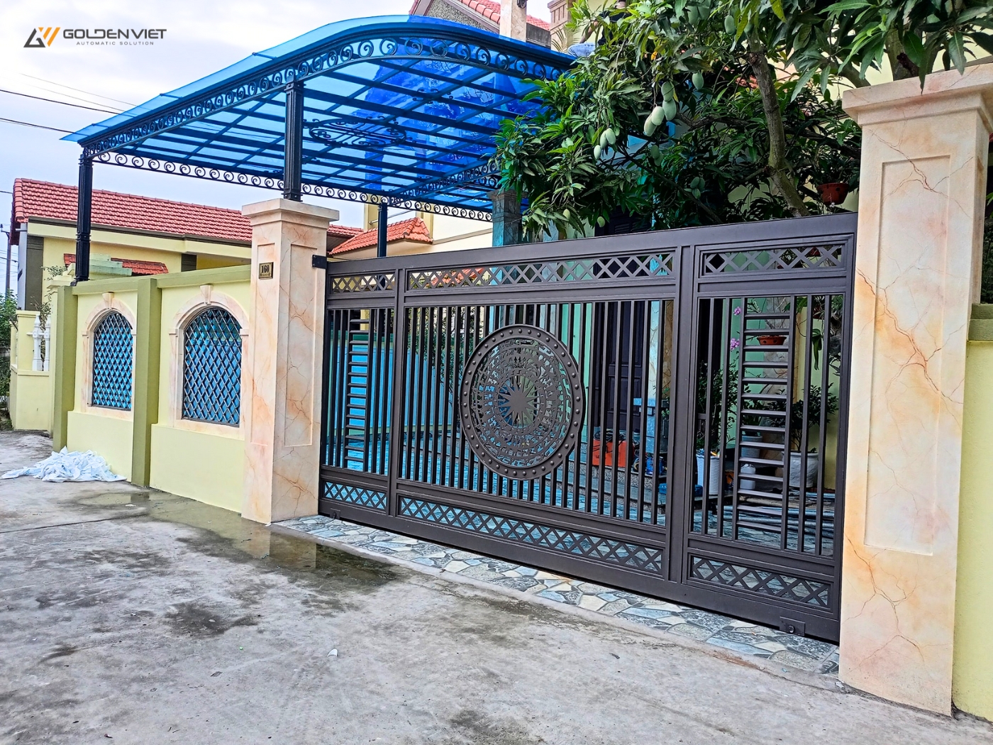 Mẫu cổng kéo ngang nhà mặt phố đẹp