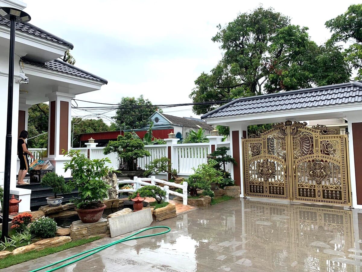 Cổng nhà sân vườn mái thái