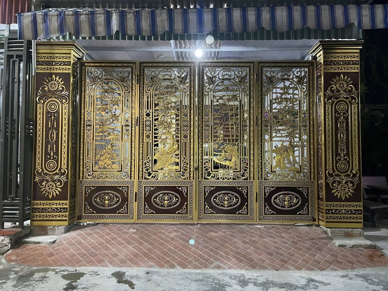 Mẫu cổng nhôm đúc 4 cánh phong cách cổ điển