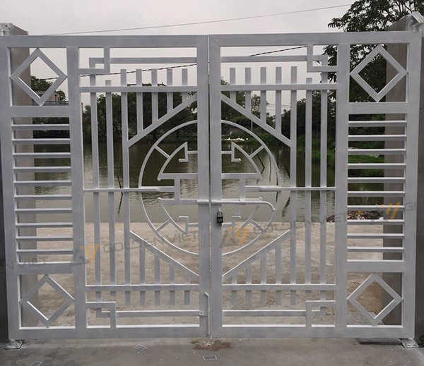 Mẫu cổng sắt đẹp 2 cánh đóng mở gập