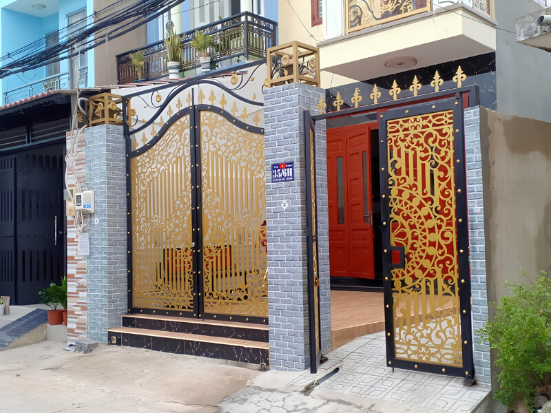 Mẫu cổng sắt màu đồng đẹp hiện đại