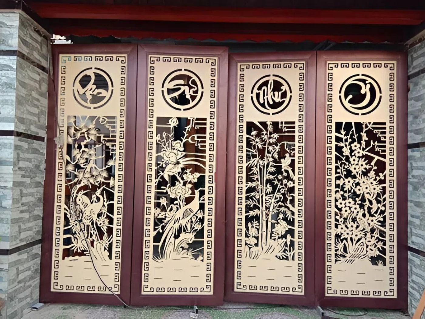 Mẫu cổng Tùng Cúc Trúc Mai đẹp cân đối