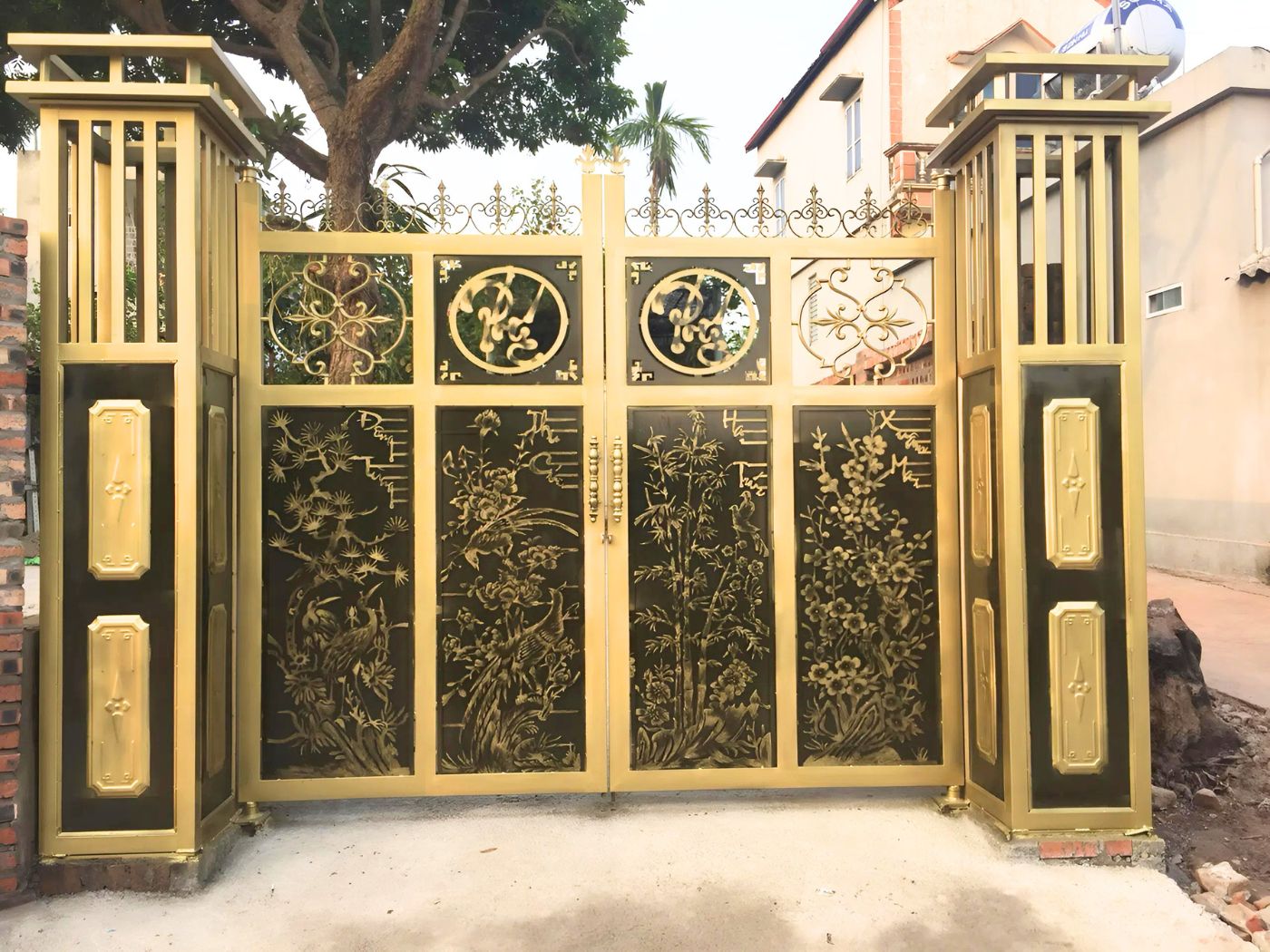 Mẫu cổng Tùng Cúc Trúc Mai cho nhà phố