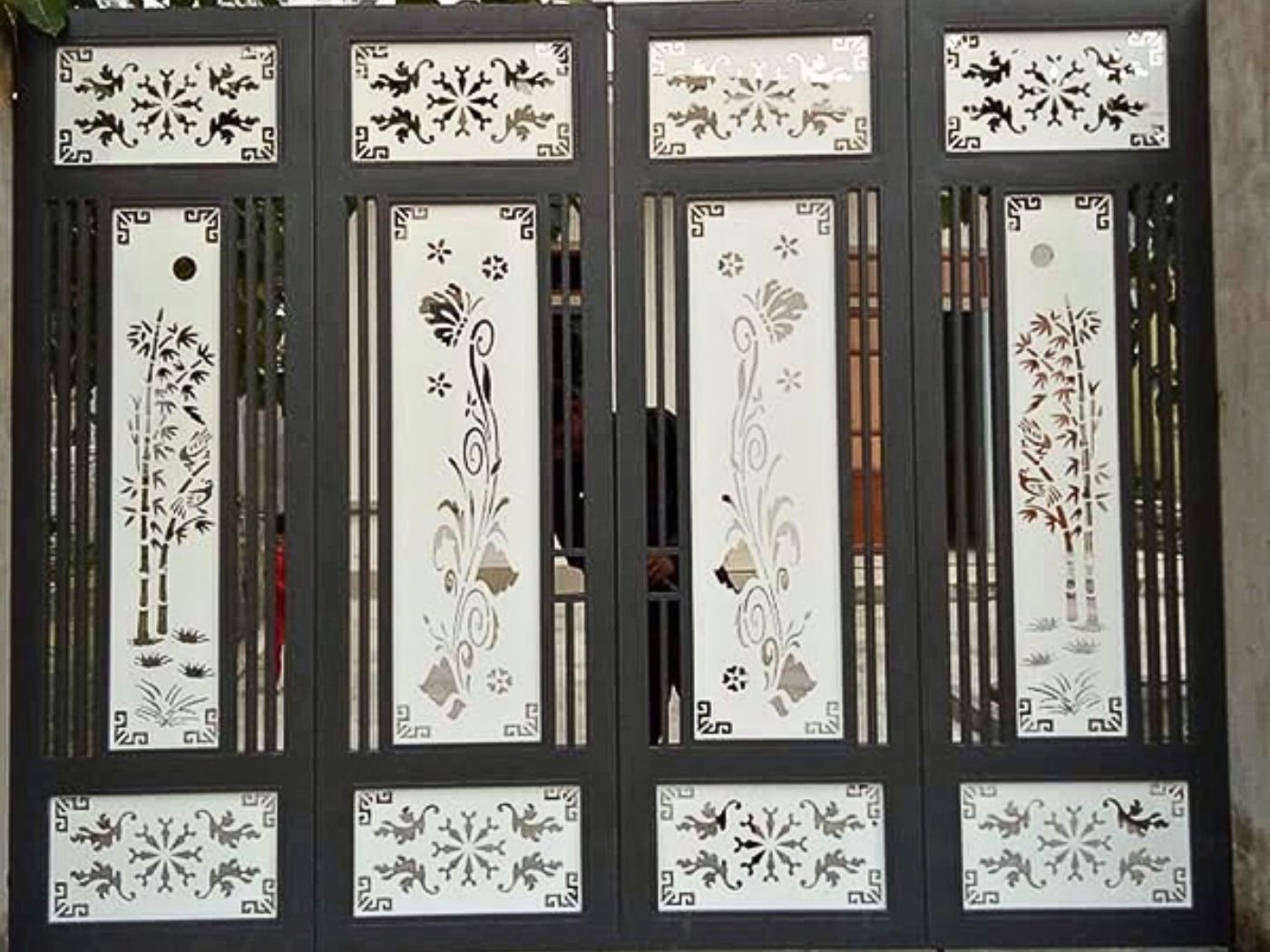 Những điều cần lưu ý khi chọn mua cổng tứ quý