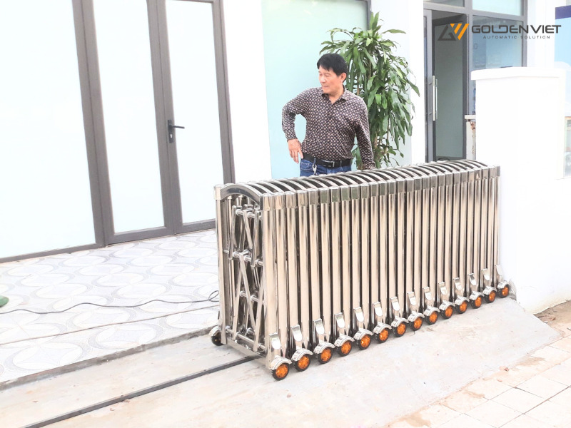 Các loại cổng xếp - Cổng xếp kéo tay