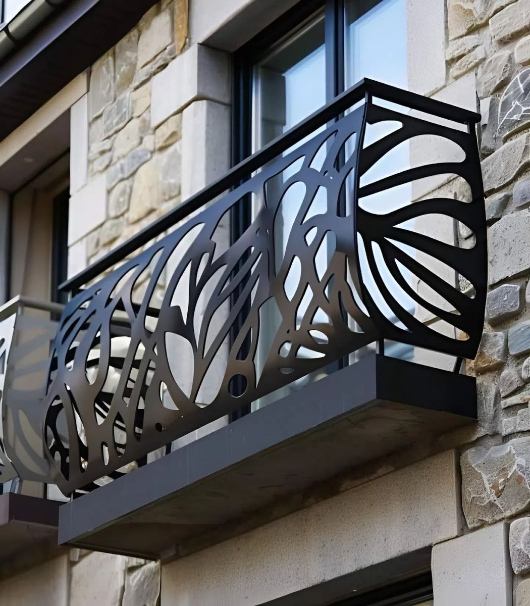 Mẫu lan can ban công đơn giản, nhã nhặn