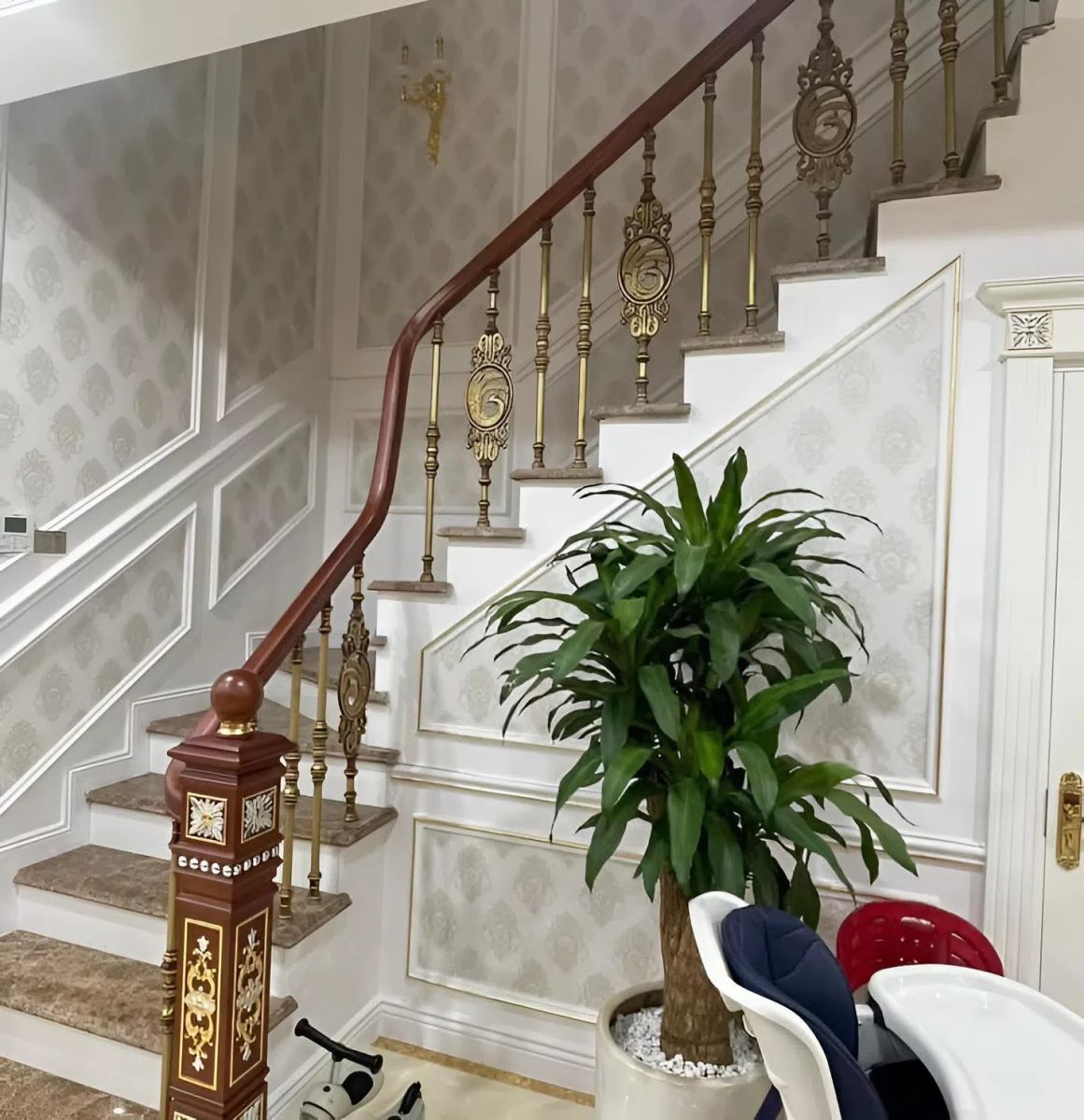 Mẫu lan can cầu thang sang trọng