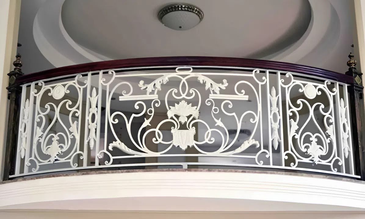 Mẫu lan can sắt ban công đẹp hài hòa