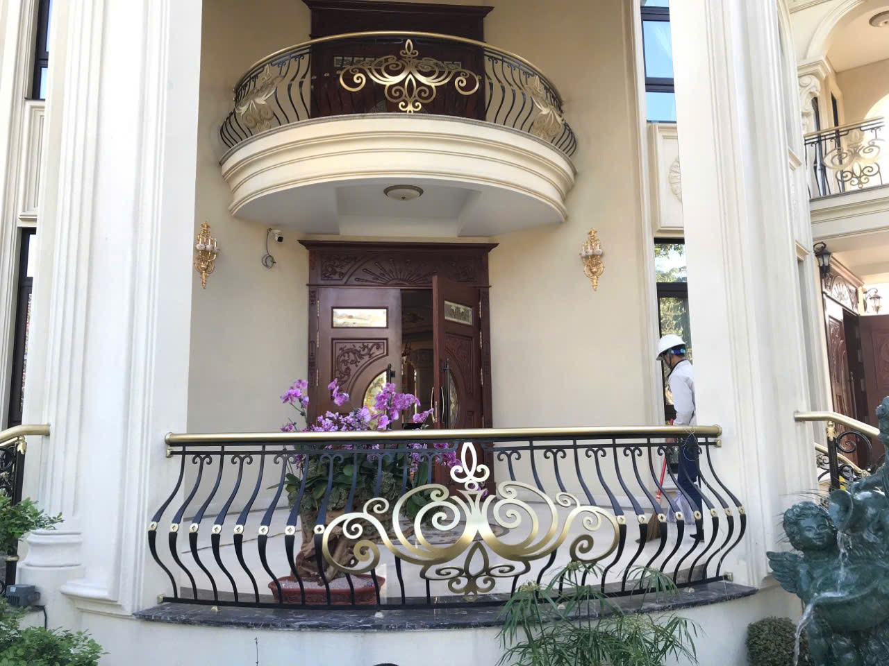 Lan can ban công sắt đẹp