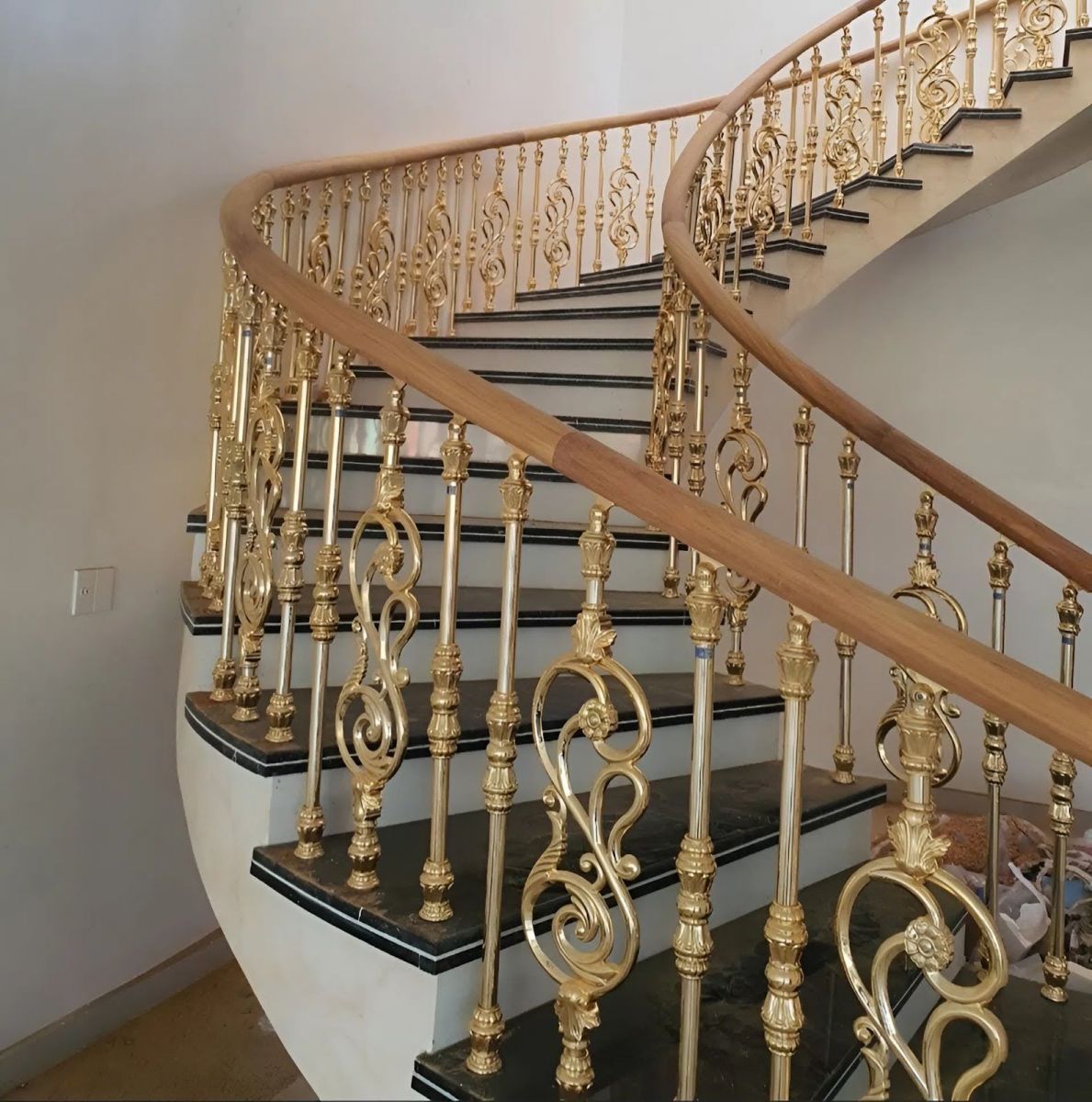 Mẫu lan can sắt cầu thang kiểu nghệ thuật