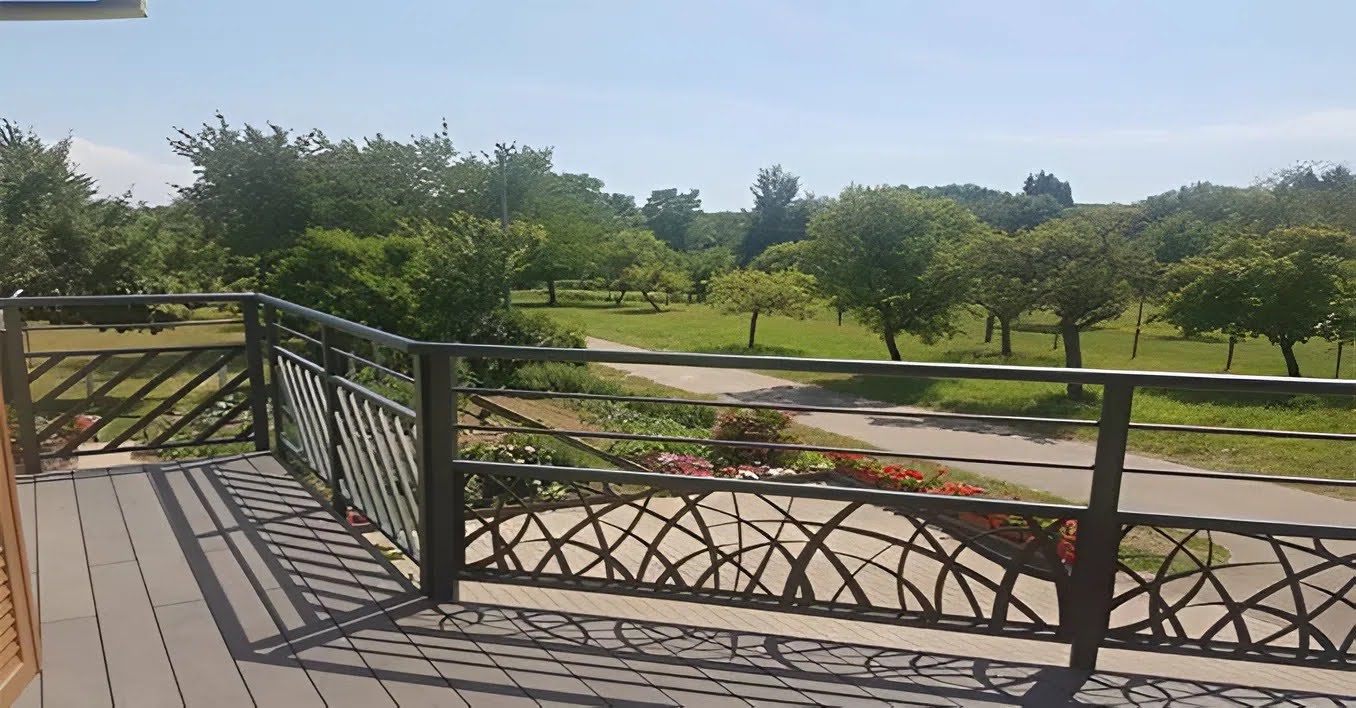 Mẫu lan can sắt sân thượng đẹp, cao cấp