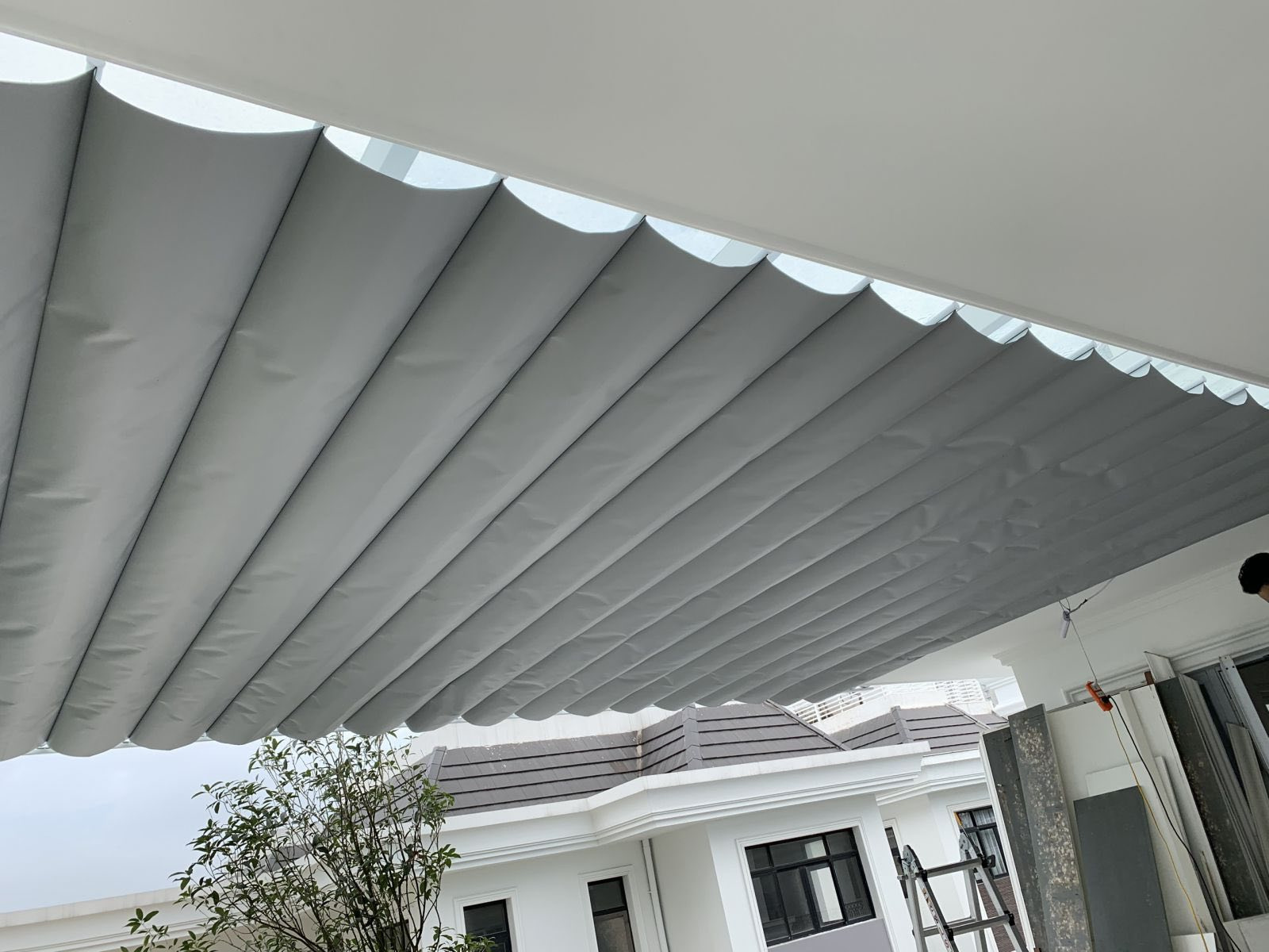 Mẫu mái che sân trước nhà đẹp, bền và hiện đại