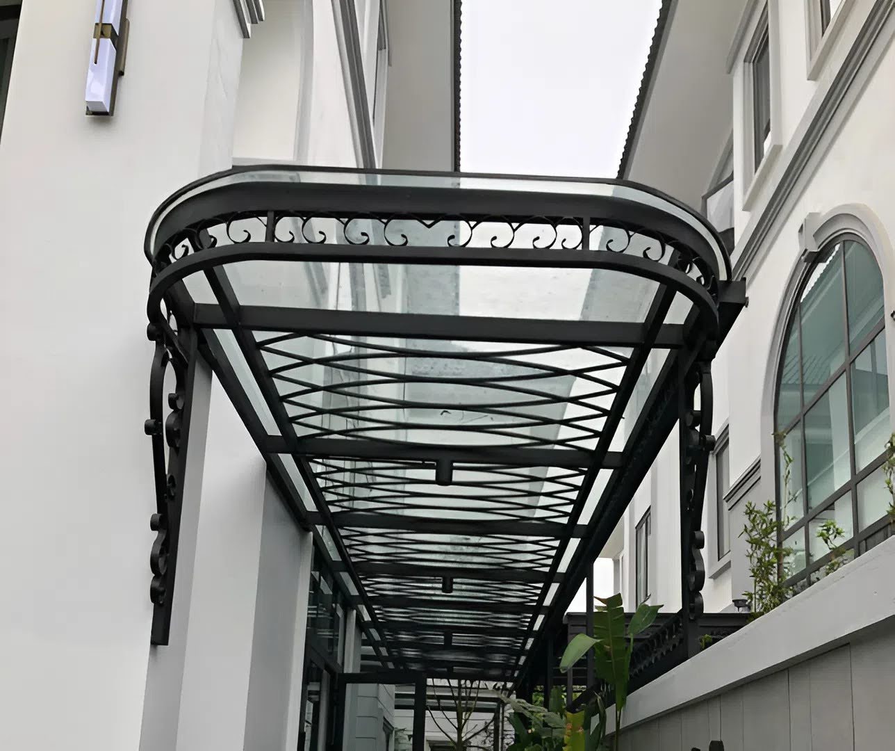 Mẫu mái kính cường lực đẹp cho sân vườn