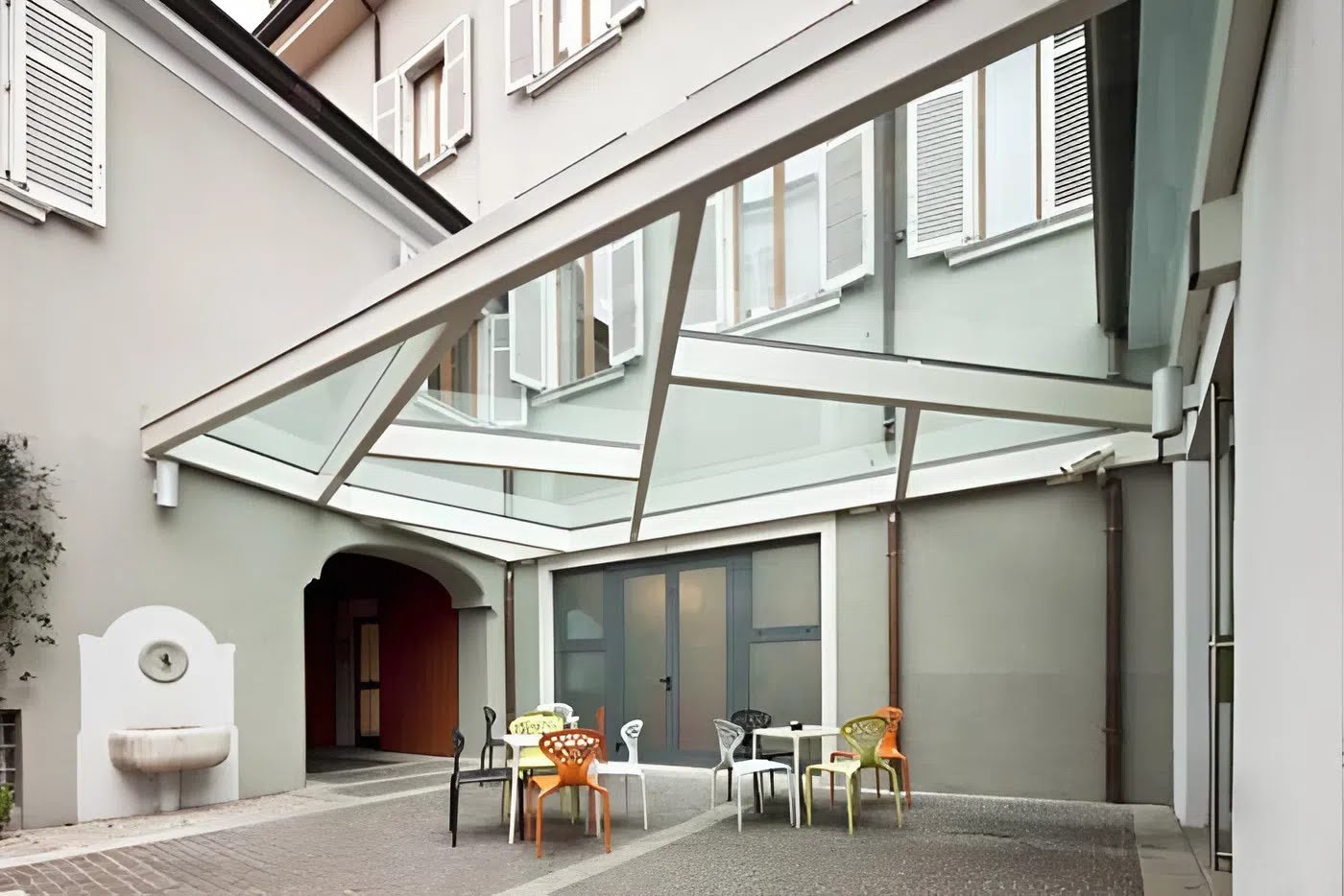 Mẫu mái kính cường lực đơn giản đẹp