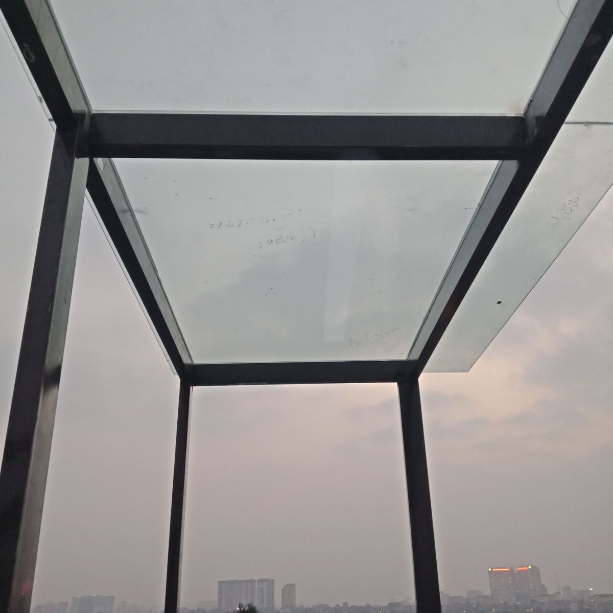 Mẫu mái kính cường lực ngoài trời đẹp