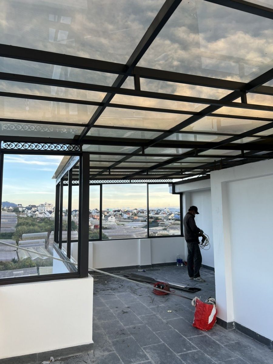 Mẫu mái kính cường lực sân thượng