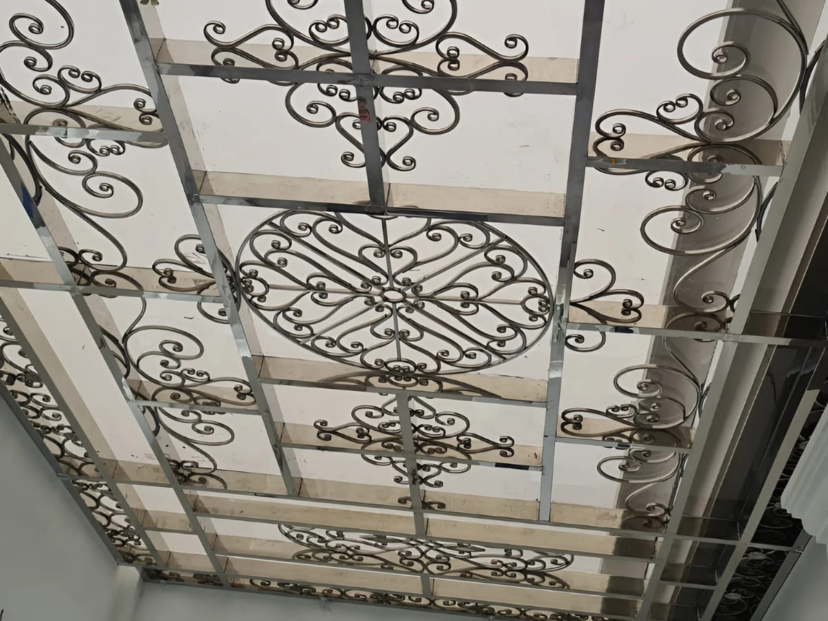 Mẫu mái kính khung inox