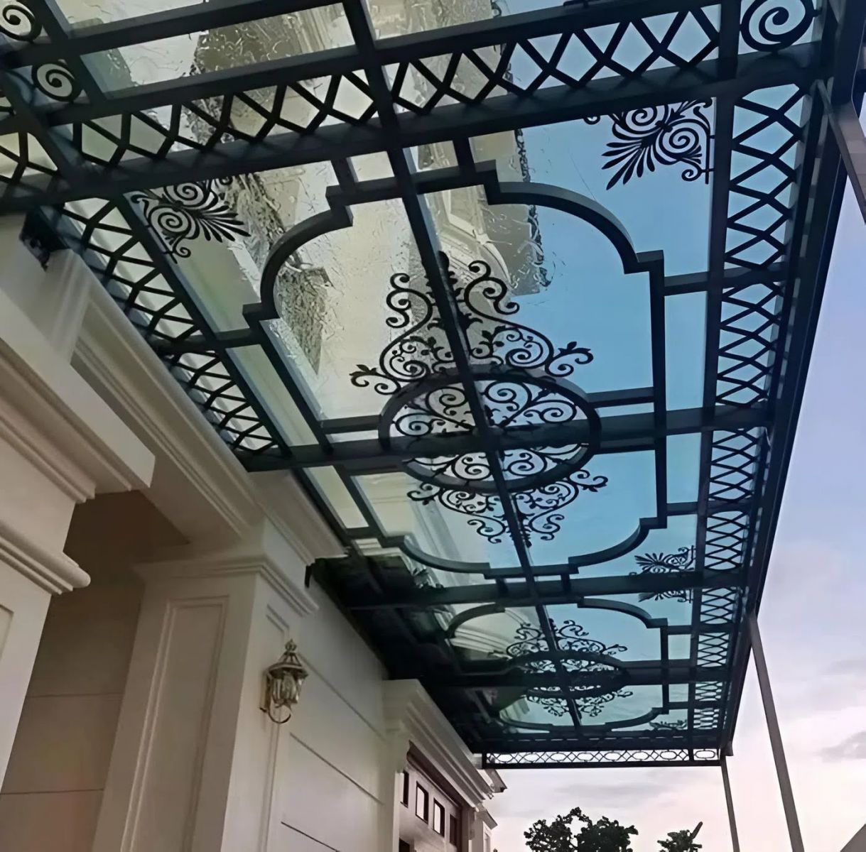 Mẫu mái kính khung sắt hộp chống mưa nắng