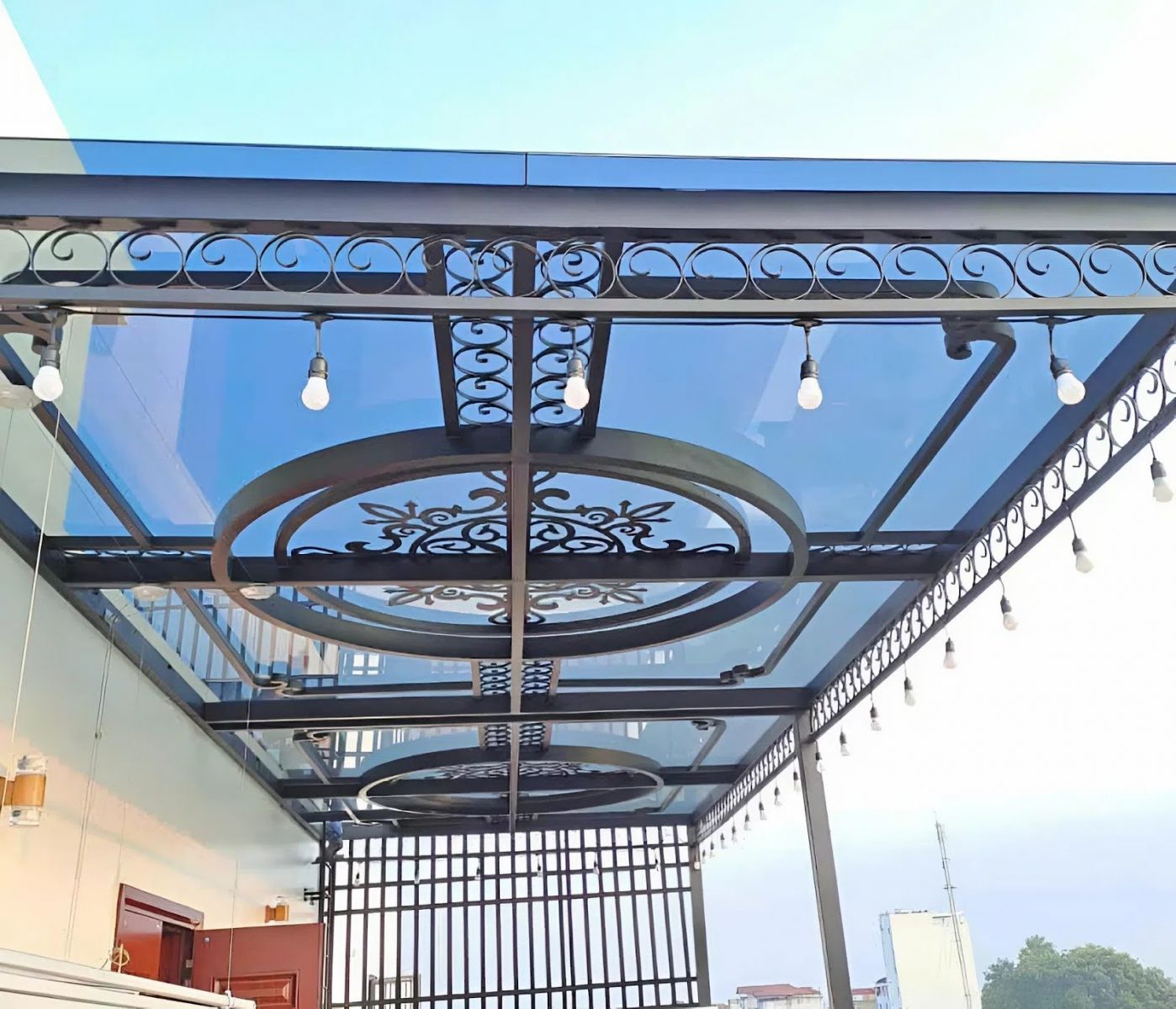 Mẫu mái kính khung sắt hộp