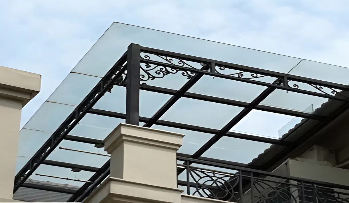 Mẫu mái kính sân thượng hiện đại