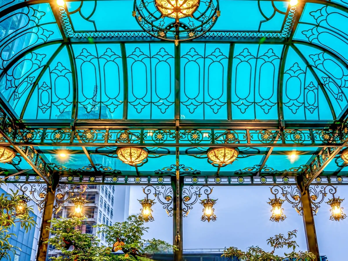 Mẫu mái kính sân vườn phong cách châu Âu