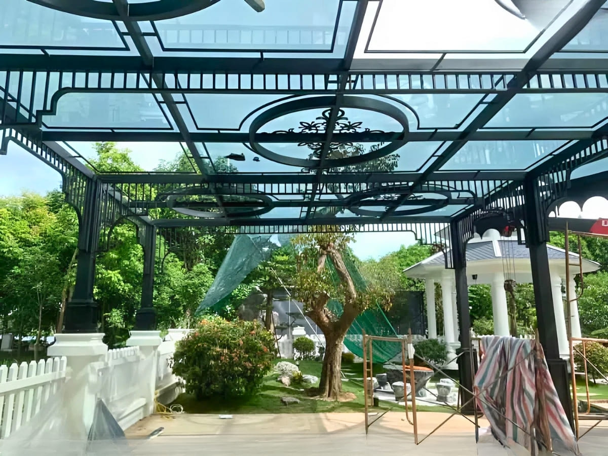 Mái kính sân vườn