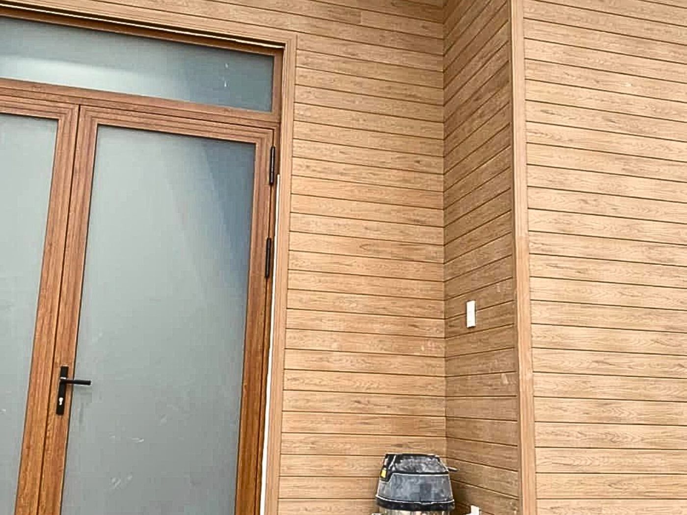 Mẫu nhựa giả gỗ ốp tường đẹp