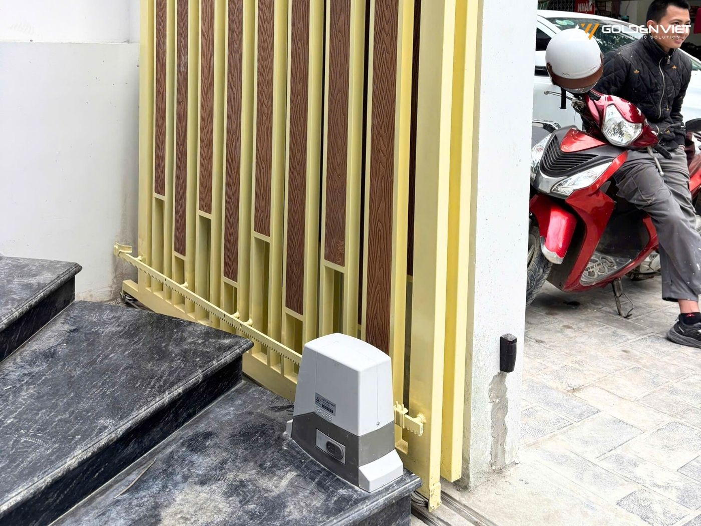 Cổng trượt xếp lớp 2 cánh tại Phú Xá, Tây Hồ sau khi hoàn thiện