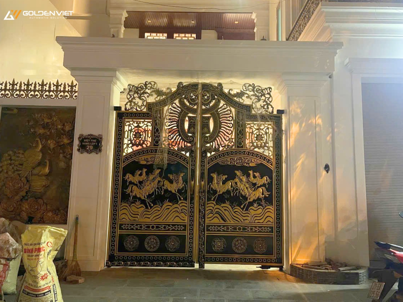 Cổng tự động nhôm đúc 2 cánh đẹp