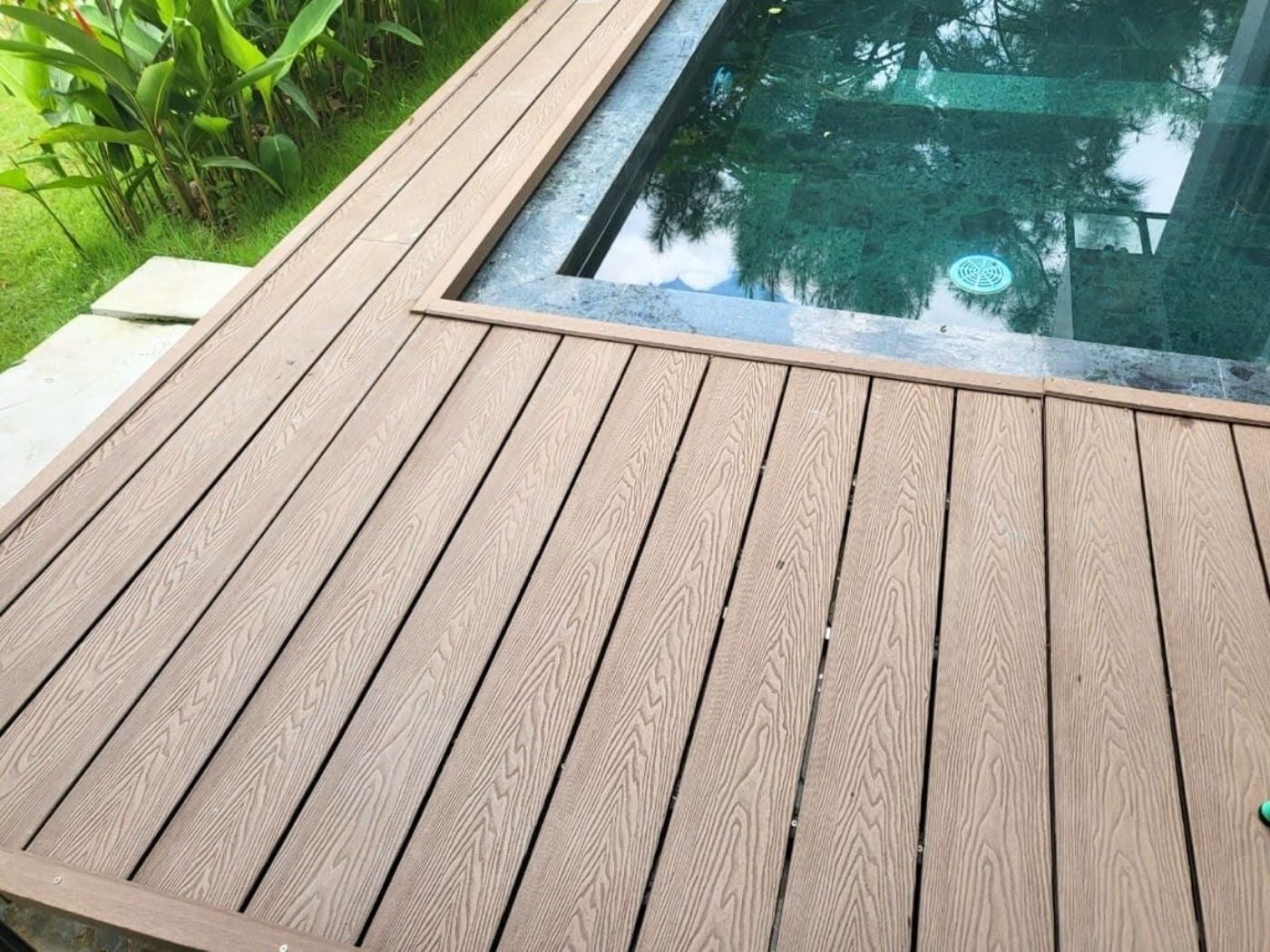 Nên lát gạch hay sàn nhựa giả gỗ ngoài trời - Thời gian thi công