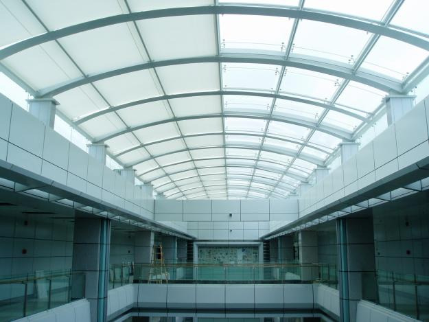 Lưu ý khi lắp đặt mái kính cường lực ngoài trời