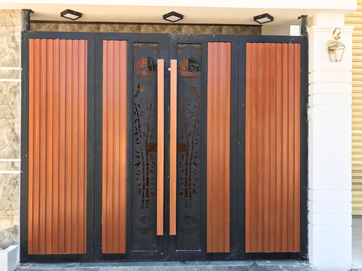 Những ưu điểm cổng sắt nan gỗ nhựa mang lại