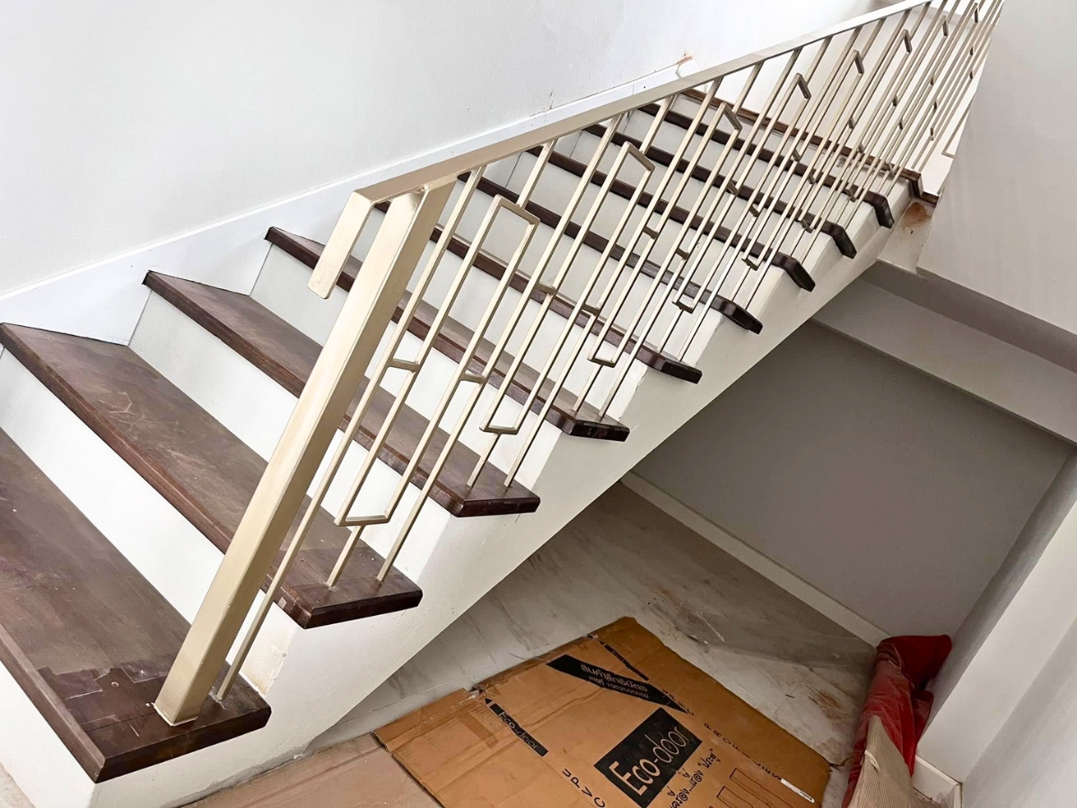 Hạn chế lan can sắt