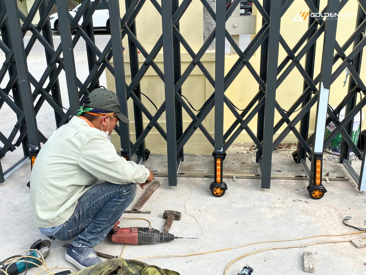 Sửa cổng xếp tự động tại Thái Bình