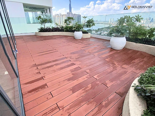 Sàn nhựa giả gỗ có bị phai màu không? Mức độ ma sát