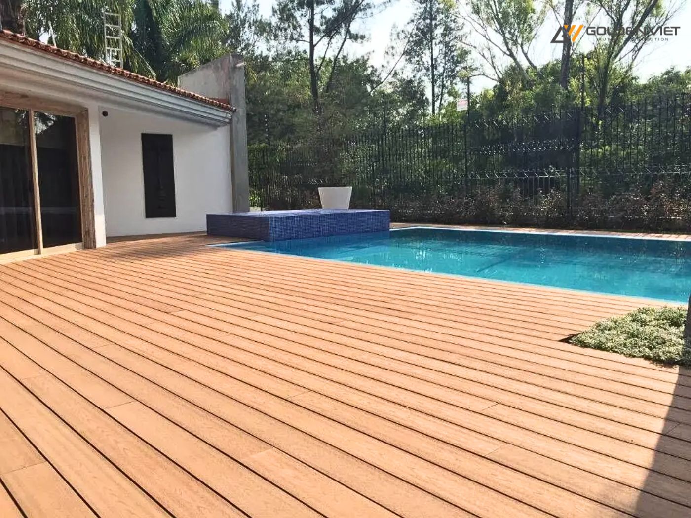 Sàn nhựa giả gỗ có mấy loại? Sàn gỗ nhựa ngoài trời