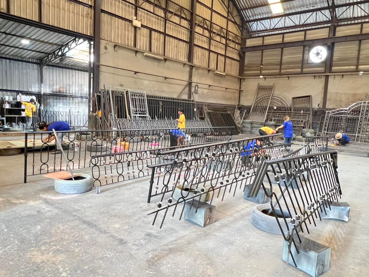 Sản xuất, thi công lan can sắt chuyên nghiệp 