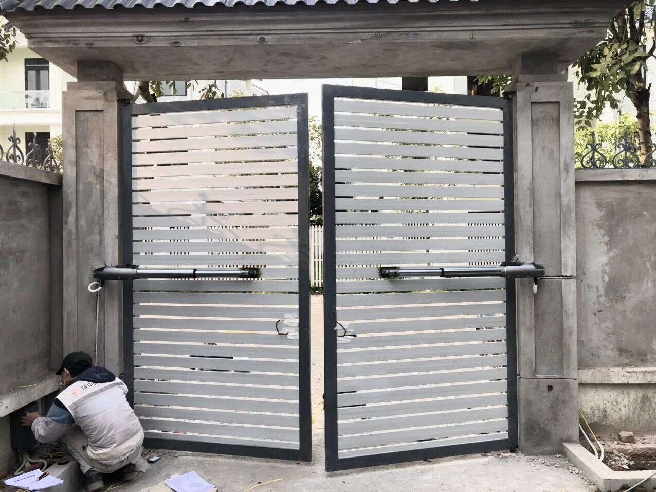 Tay dòn italia lắp đặt cho cổng 2 cánh 