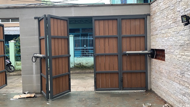 Lắp đặt motor tay đòn cho cổng 4 cánh 