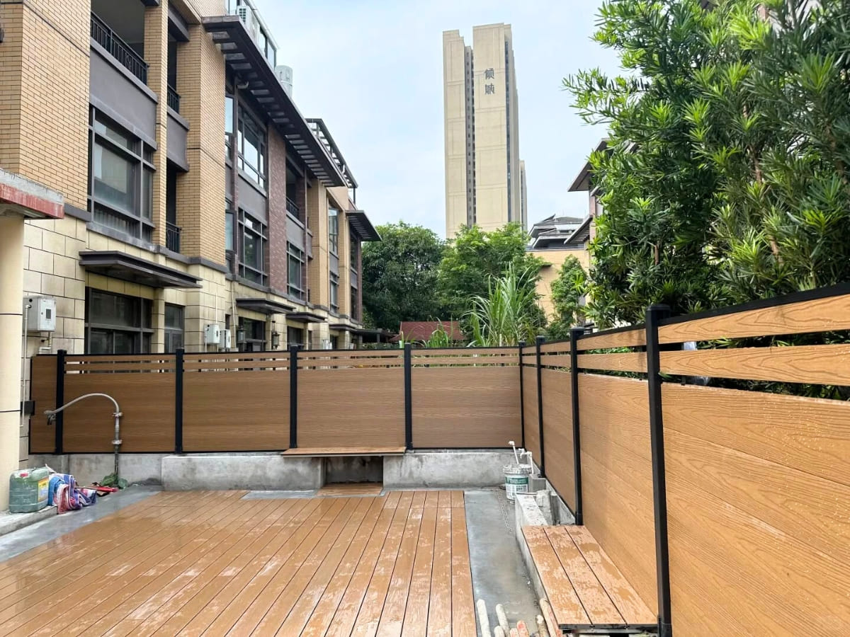 Hàng rào nhựa giả gỗ thanh ngang